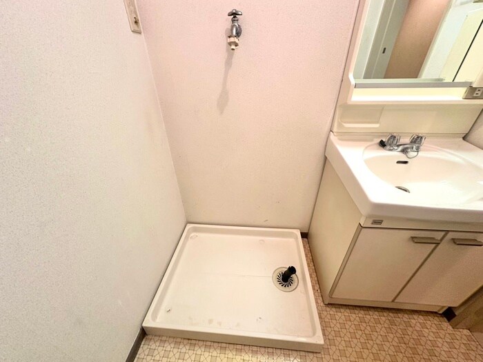 物件内観写真16　(洗濯機置場)