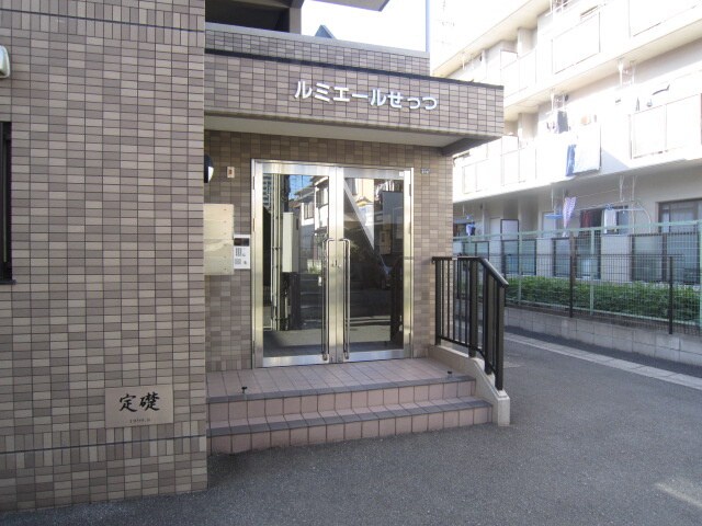 物件外観写真2　(エントランス部分)