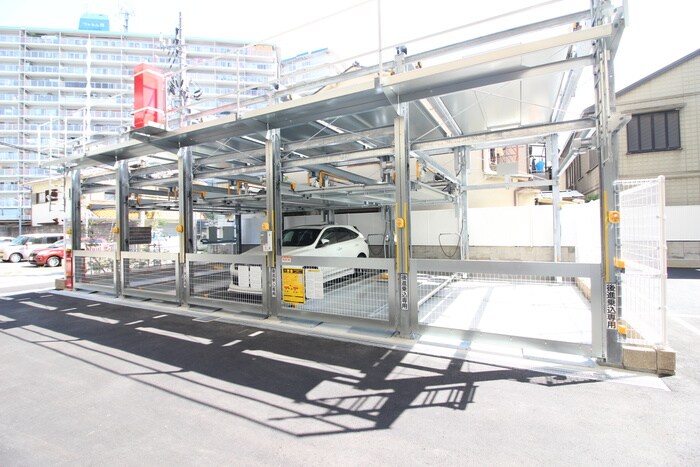 物件外観写真5　(駐車場)