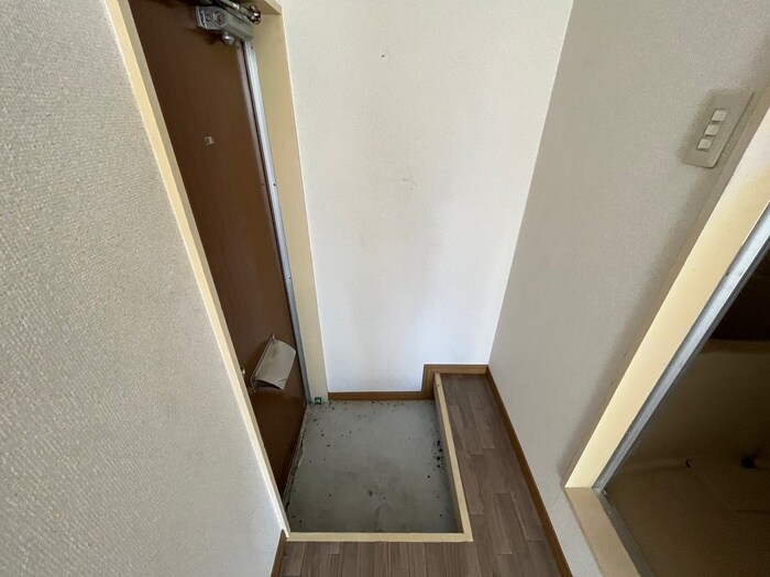 物件内観写真14　(玄関)