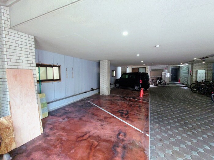 物件外観写真3　(駐車場)