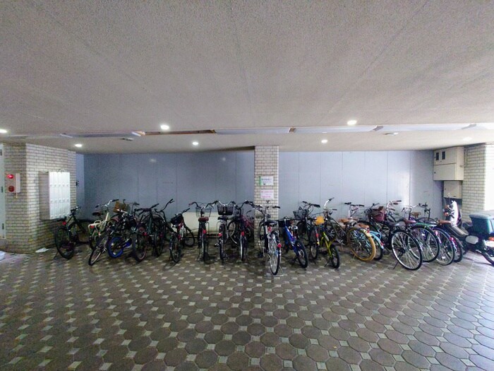 物件外観写真4　(駐輪場)