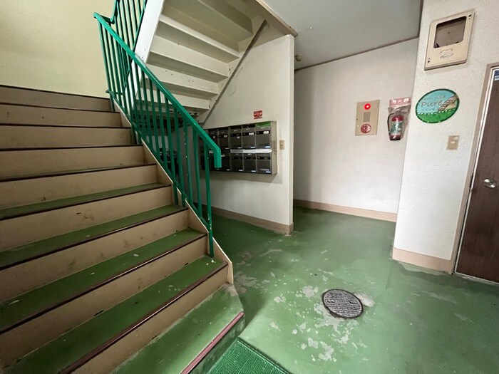 物件外観写真4　(エントランス部分)