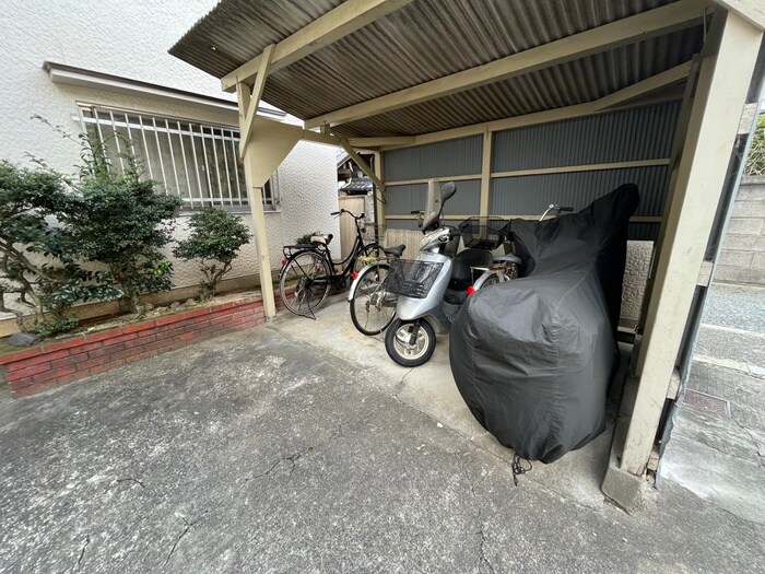 物件外観写真5　(駐輪場)