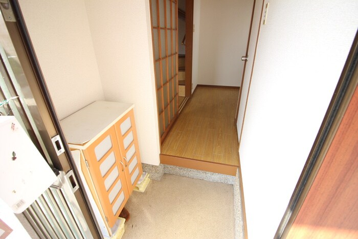 物件内観写真9　(玄関)