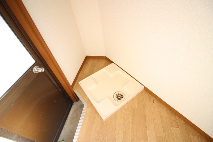 物件内観写真12　(洗濯機置場)