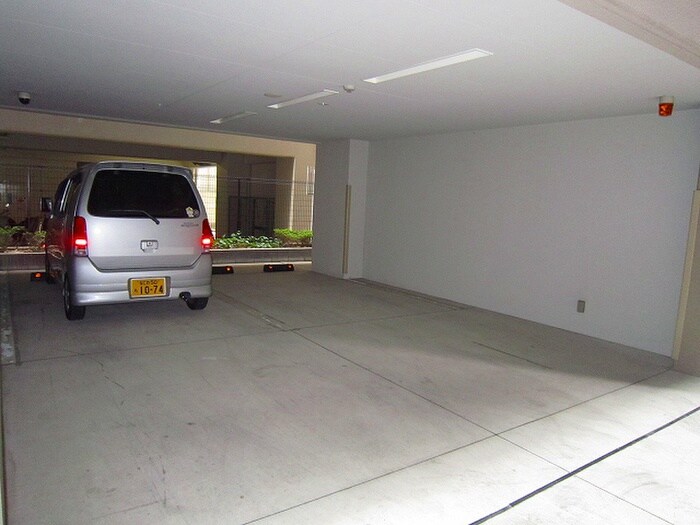 物件外観写真2　(駐車場)