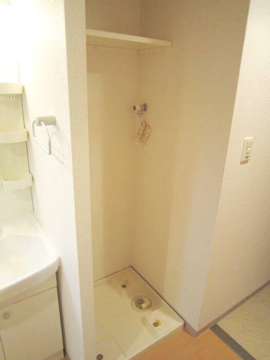 物件内観写真10　(洗濯機置場)