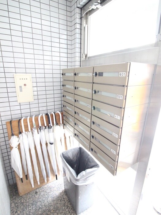 物件外観写真4　(エントランス部分)