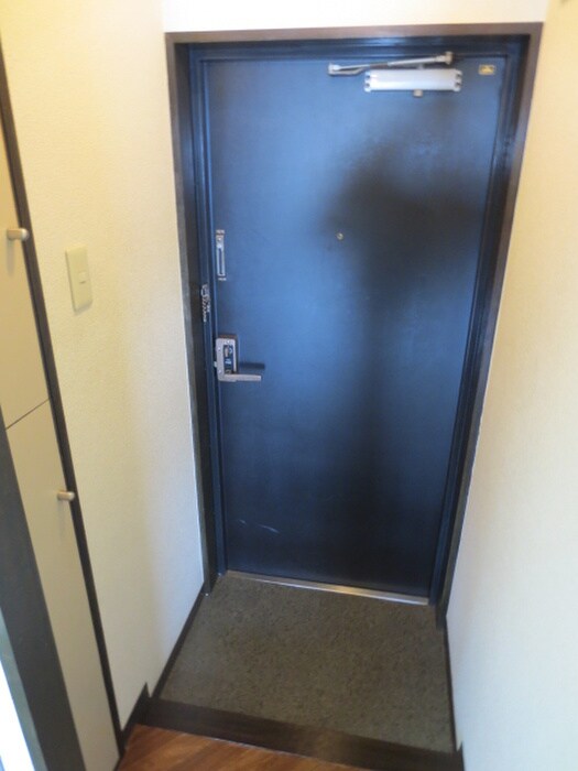 物件内観写真12　(玄関)