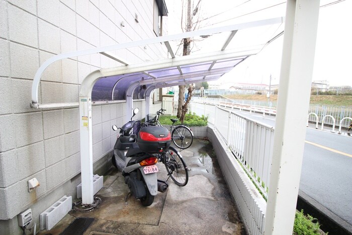 物件外観写真5　(駐輪場)