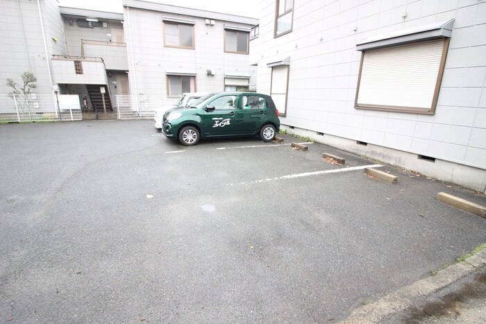 物件外観写真6　(駐車場)