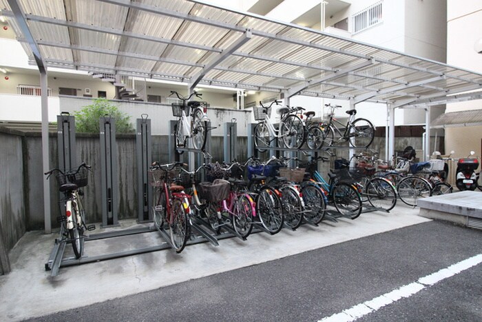 物件外観写真4　(駐輪場)