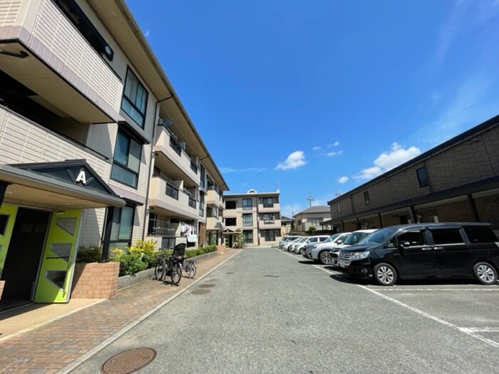 物件外観写真4　(駐車場)