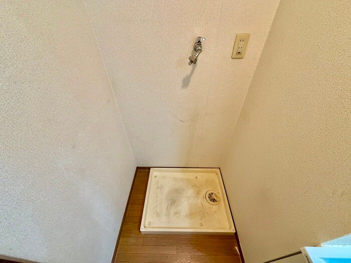 物件内観写真12　(洗濯機置場)