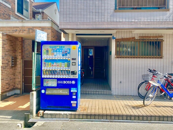 物件外観写真3　(エントランス部分)