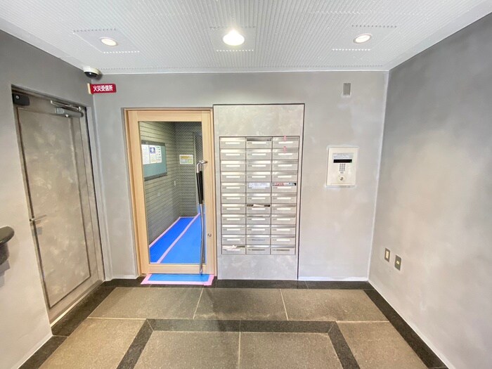 物件外観写真5　(エントランス部分)