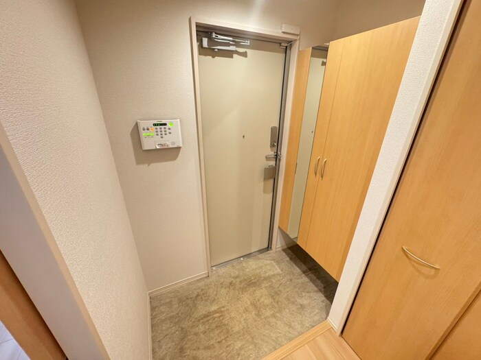 物件内観写真16　(玄関)