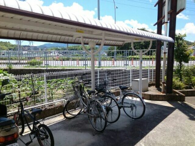 物件外観写真4　(駐輪場)