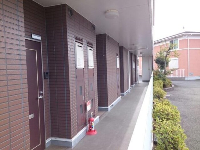 物件外観写真6　(エントランス部分)