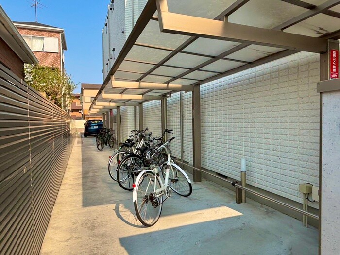 物件外観写真4　(駐輪場)