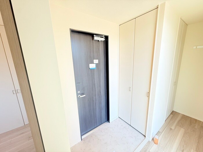 物件内観写真14　(玄関)
