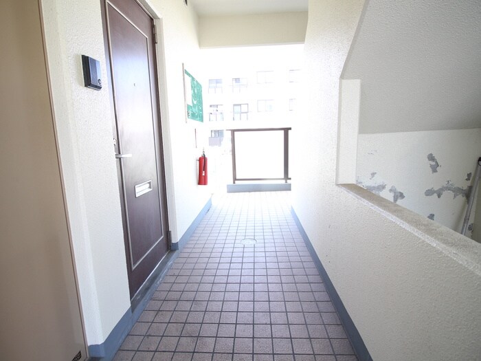 物件外観写真4　(エントランス部分)