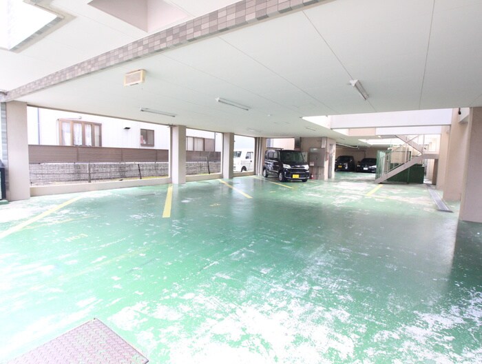 物件外観写真3　(駐車場)