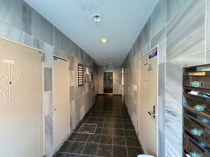 物件外観写真2　(エントランス部分)