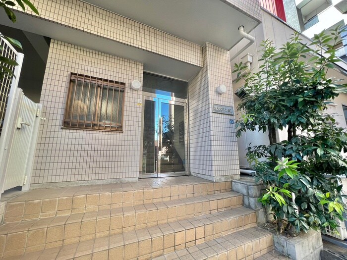 物件外観写真5　(エントランス部分)