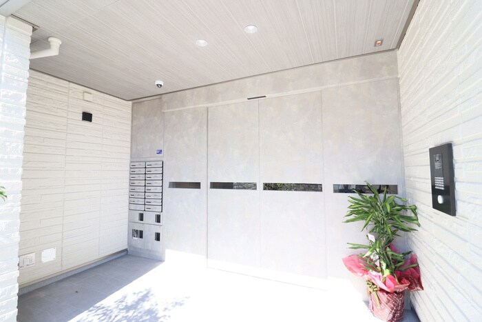 物件外観写真3　(エントランス部分)