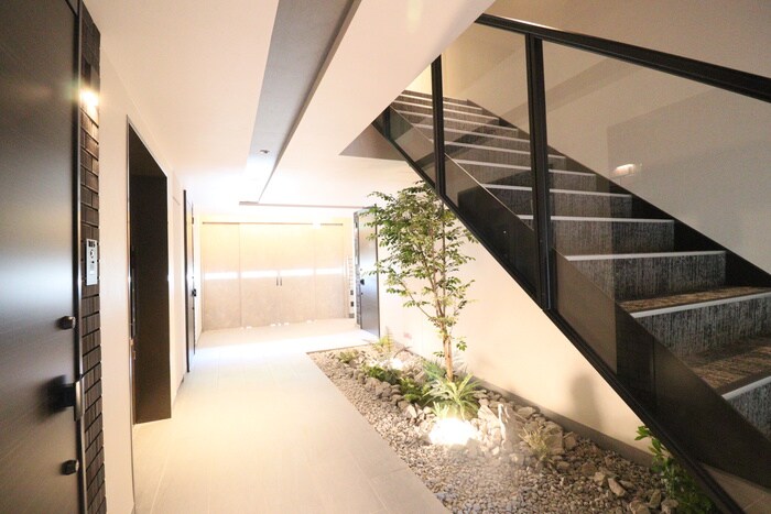 物件外観写真4　(エントランス部分)