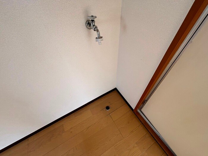 物件内観写真16　(洗濯機置場)