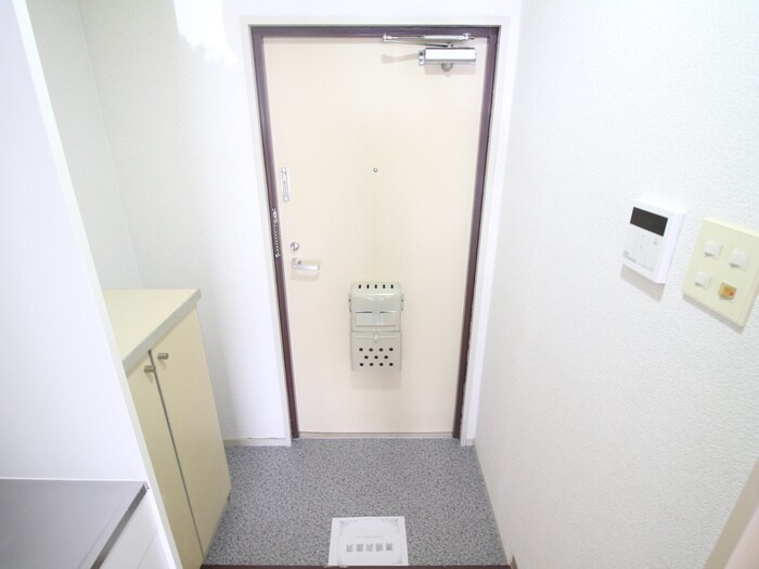 物件内観写真14　(玄関)