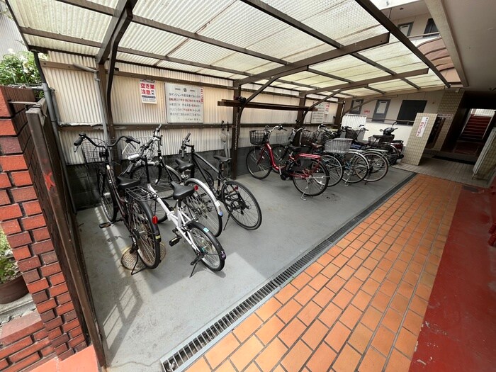 物件外観写真4　(駐輪場)