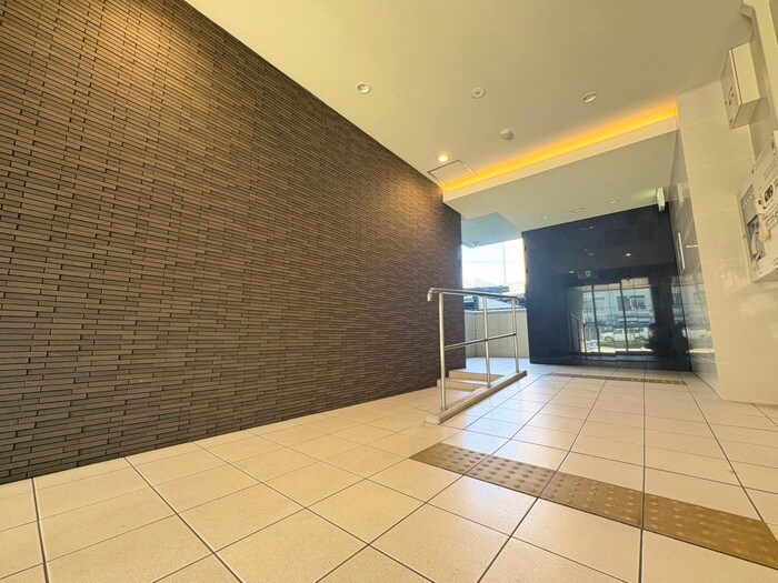 物件外観写真4　(エントランス部分)