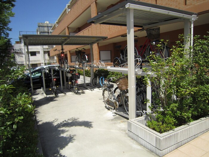 物件外観写真3　(駐輪場)