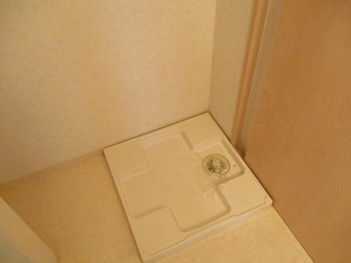 物件内観写真10　(洗濯機置場)