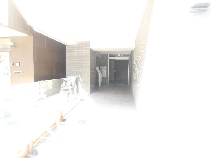 物件外観写真3　(エントランス部分)