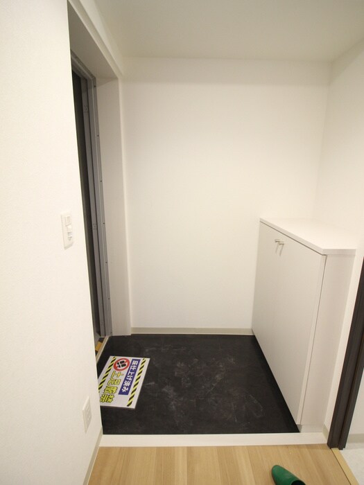 物件内観写真13　(玄関)