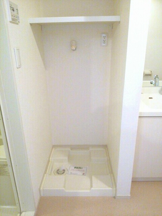 物件内観写真15　(洗濯機置場)