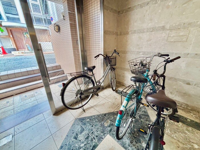 物件外観写真5　(エントランス部分)