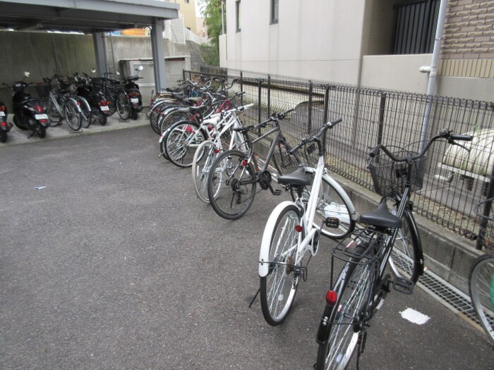 物件外観写真5　(駐輪場)