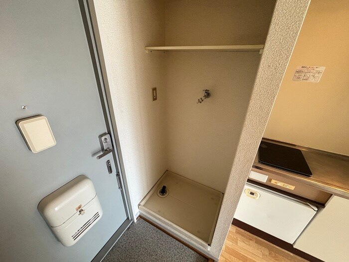 物件内観写真16　(洗濯機置場)