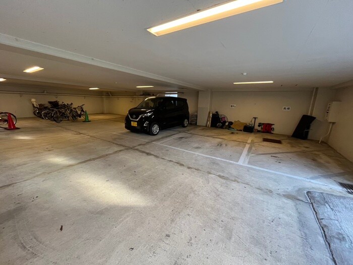 物件外観写真5　(駐車場)