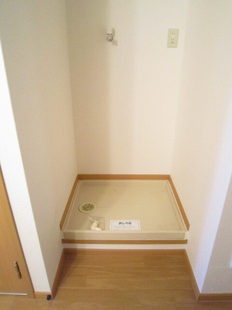 物件内観写真14　(洗濯機置場)