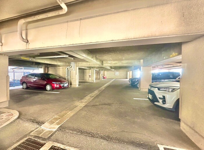 物件外観写真6　(駐車場)