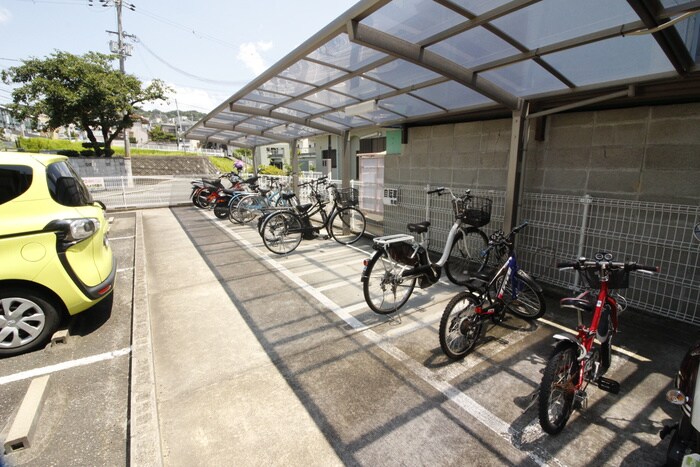 物件外観写真6　(駐輪場)
