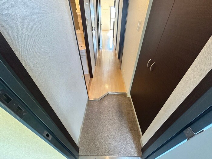 物件内観写真7　(玄関)