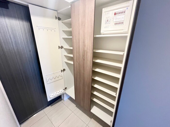 物件内観写真8　(靴箱)